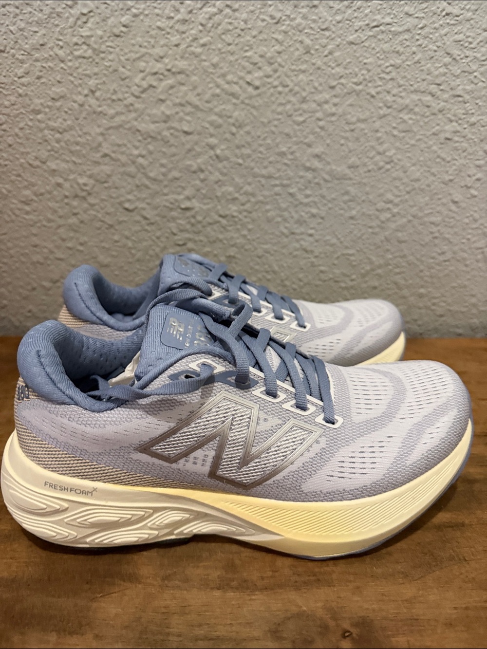 New Balance Women’s Pastel Blue Fresh Foam Running Sneakers 880 - Picture 3 of 7